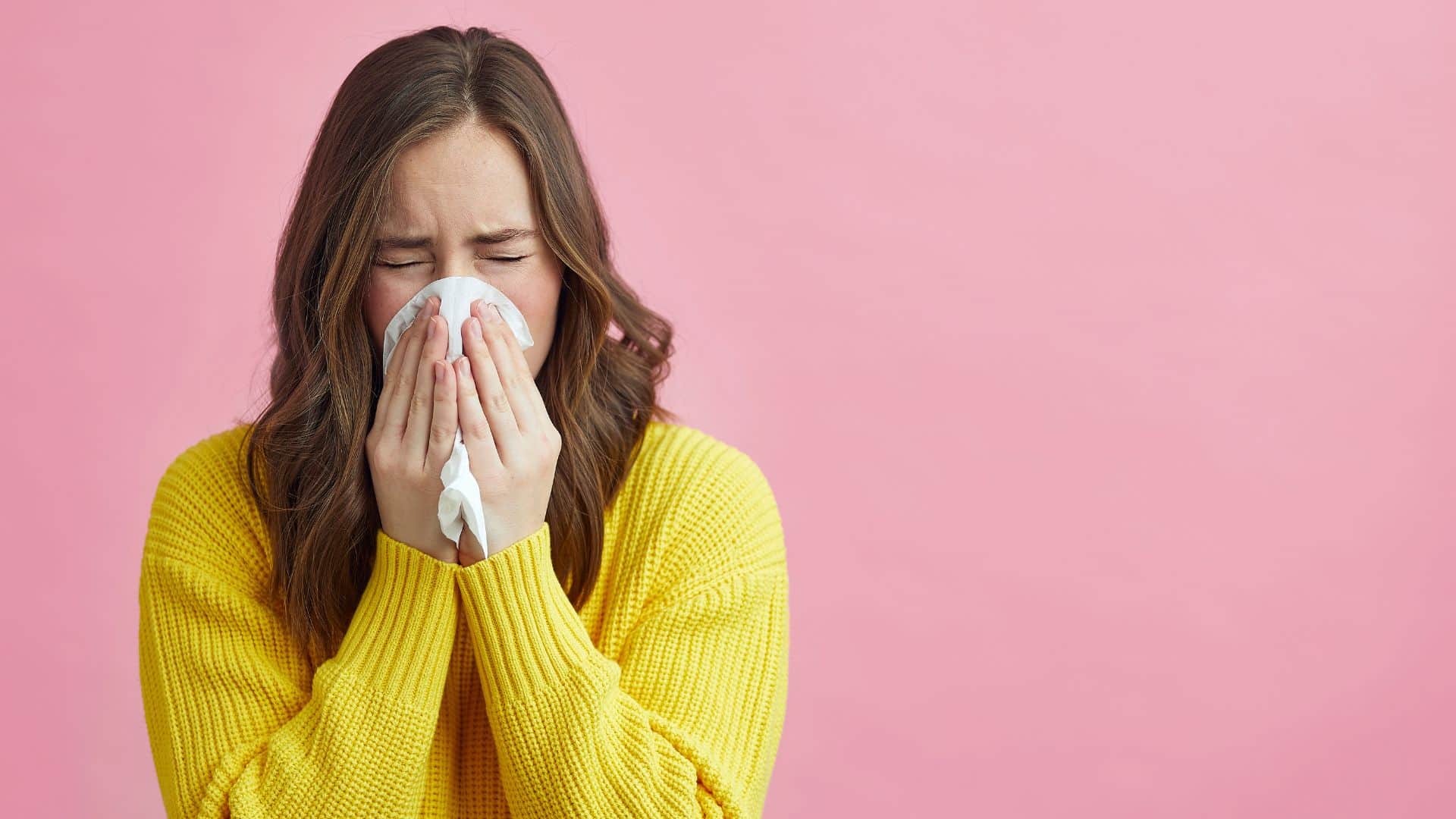 Nose Bleeding While Sneezing Check Causes Symptoms and Prevention Tips in Hindi
