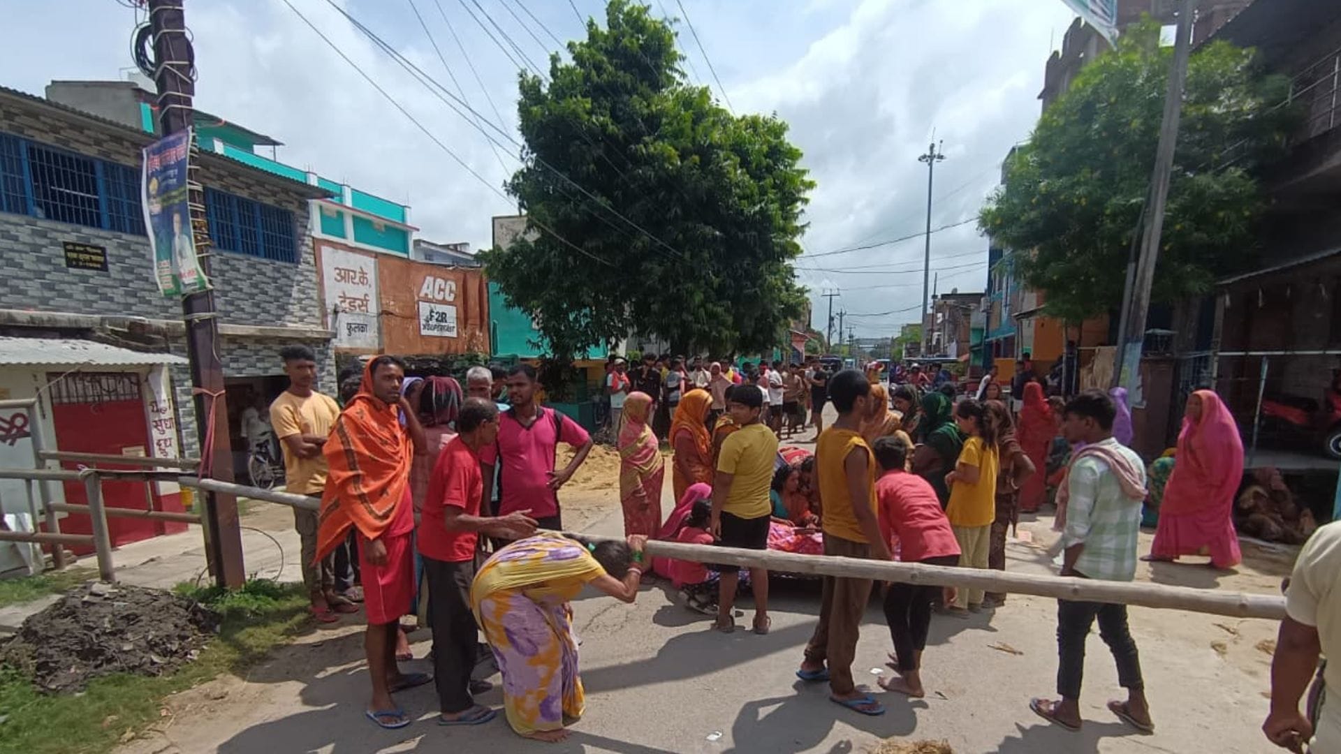 गुस्साए परिजनों ने किया सड़क जाम