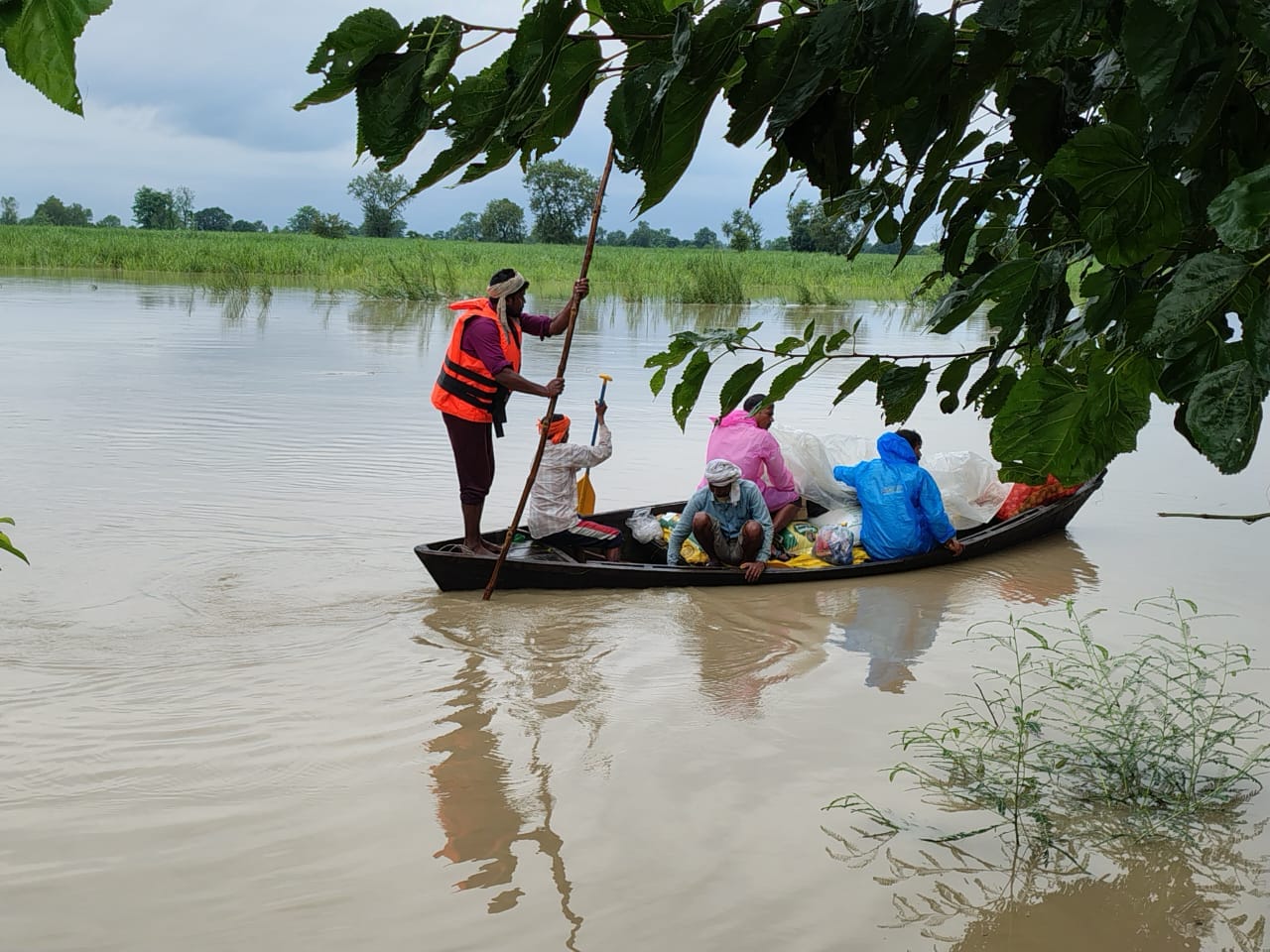 water level rise in Yamuna in Gautam Buddha Nagar 3700 population of 18 villages distressed