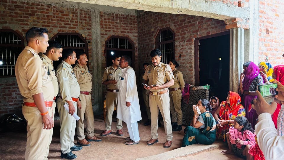 bodies of two people were found in a room in Rasulabad, Kanpur Dehat