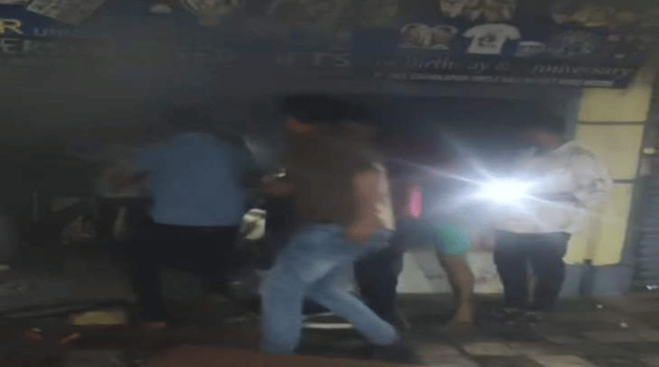 indore news : fire incident at Dwarkapuri photo studio and gift gallery