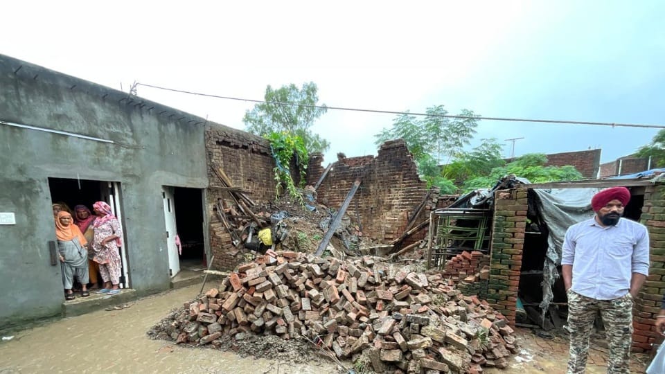 House roof collapse girl died in Amritsar three people from saved by neighbours in Faridkot