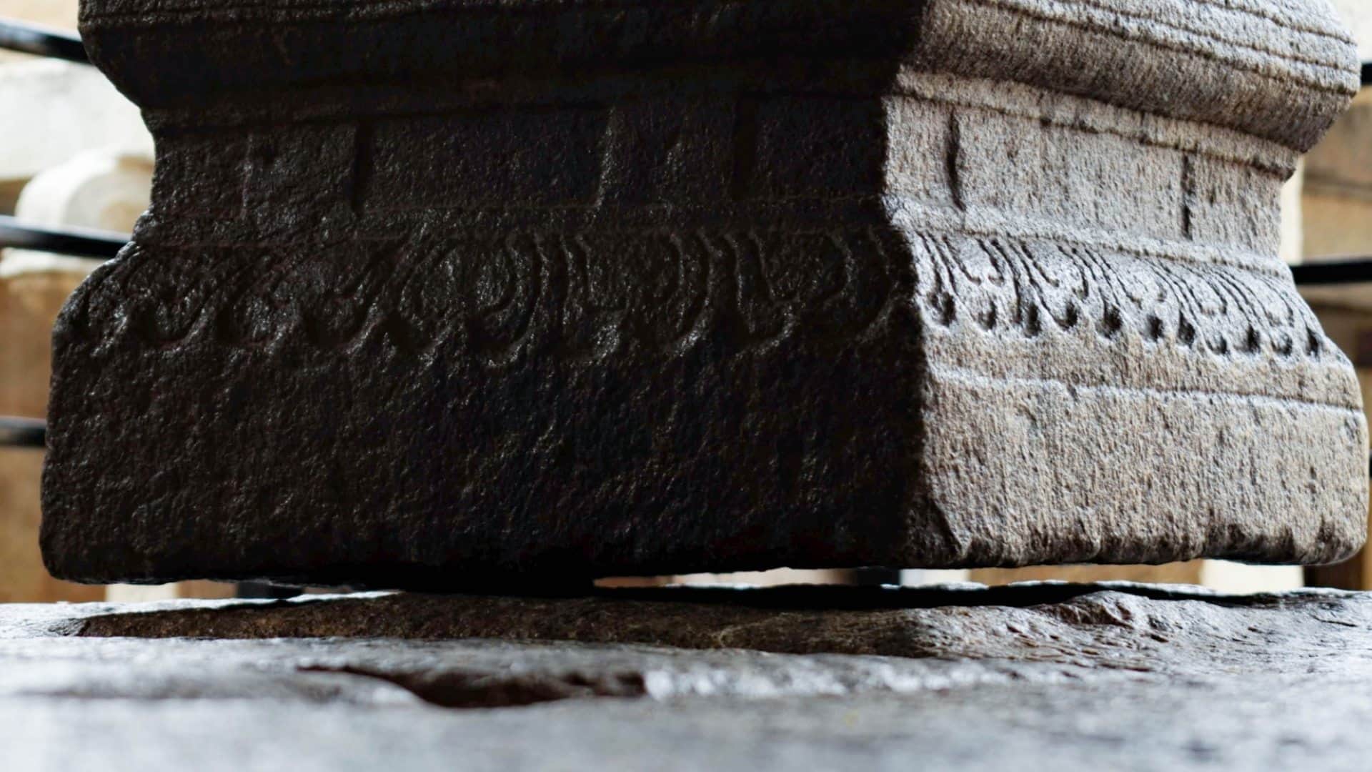 Lepakshi Temple Hanging Pillar Mystery Jaane Bharat ke Rahasyamayi Lepakshi Mandir ka raaz
