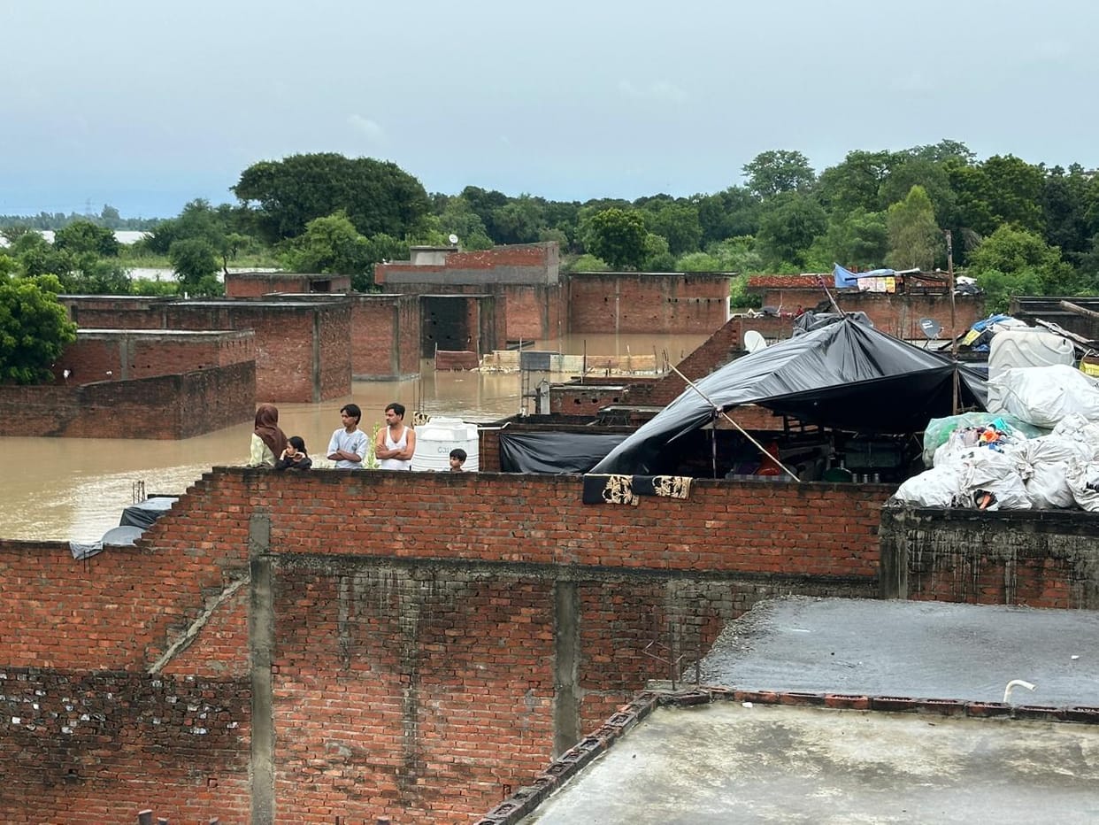 Flood water entered many localities of Pilibhit officers took shelter in hotels