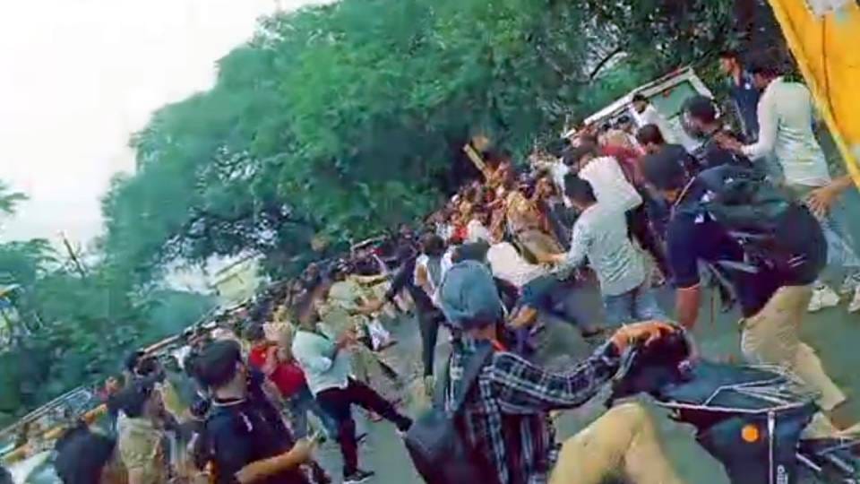 Alert declared in Barabanki after lathi charge on LLB students Akhilesh said government failure