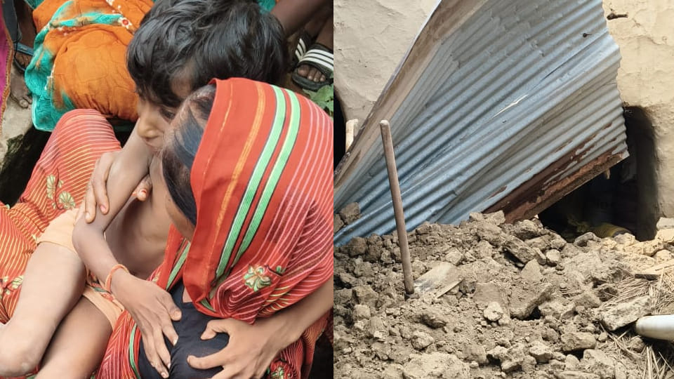 Kanpur: Roof of house collapsed in the rain, girl injured after being buried under the rubble