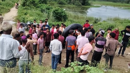 Bijnor: Two brothers were washed away in Ramganga along with the idol of Lord Ganesha, five youths escaped