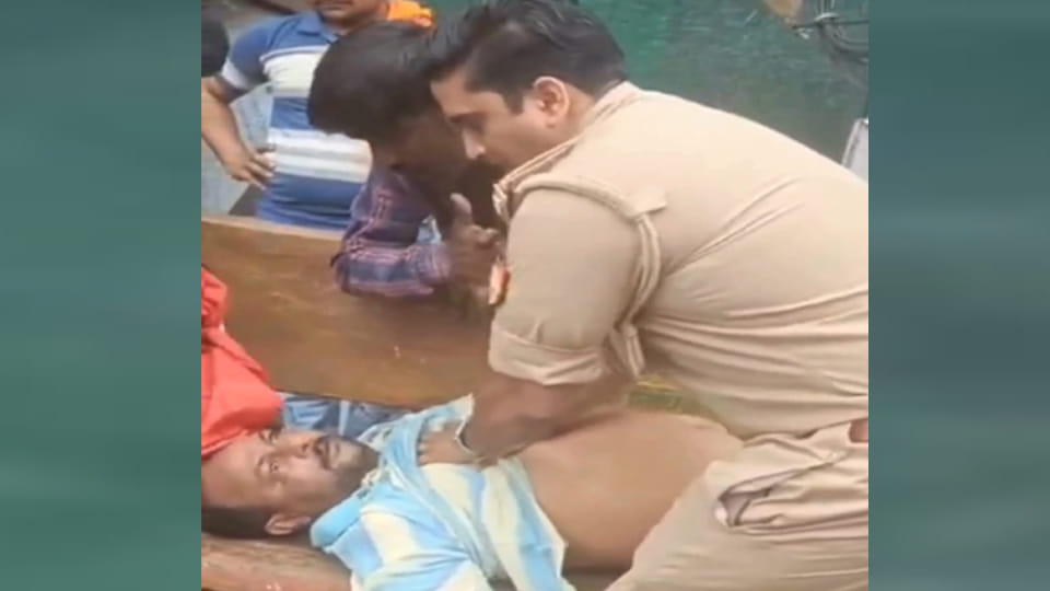 Kanpur: Police saved a man's life by giving CPR after he had a cardiac attack