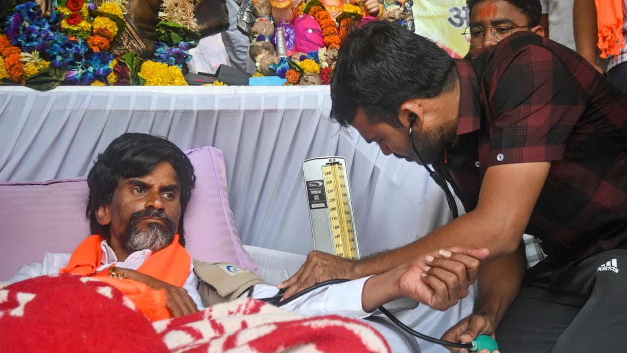 Jarange dehydration low blood sugar, given IV fluids OBC Activist on govt's Maratha quota decision
