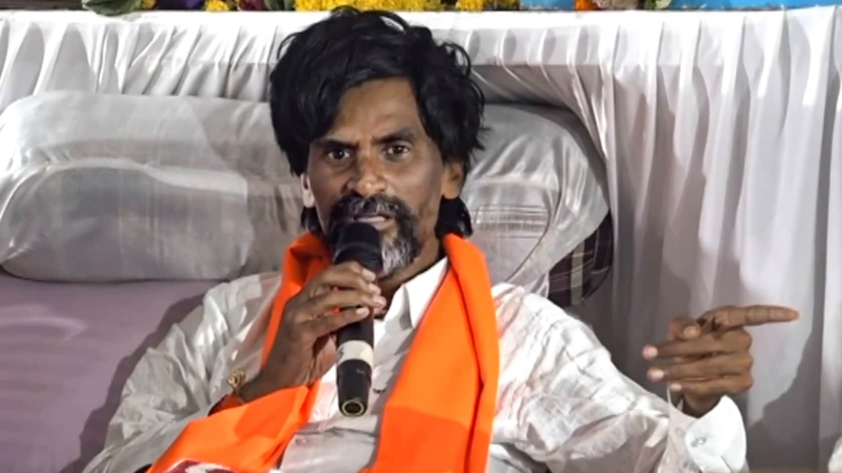 Manoj Jarange Maratha Quota Stir Photos Mumbai Police Railway Station Security Forces Vehicle Entry Stopped