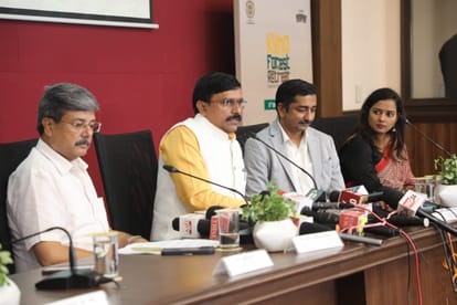 मंत्री धर्मेंद्र सिंह लोधी एवं अपर मुख्य सचिव शिव शेखर शुक्ला