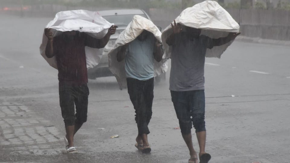 Storms blew away roofs in the valley at night, rain brought down the mercury