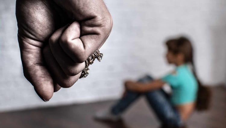 Bihar: स्कूल में शिक्षक ने प्रेमिका संग जबरदस्ती संबंध बनाने की कोशिश, विरोध पर की मारपीट, वीडियो वायरल