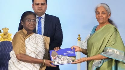 सिटी यूनियन बैंक के स्थापना दिवस पर राष्ट्रपति और वित्त मंत्री।