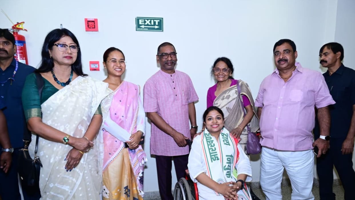 Jharkhand: CM Soren gave appointment letters to PGT teachers and honored toppers