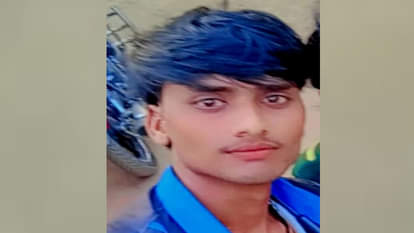 Fatehpur Accident: Bike collided with stray cattle, nephew died, uncle critical