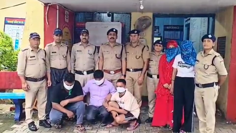 Dehradun Crime Prostitution was going on in a rented room in Vikasnagar five including a woman arrested