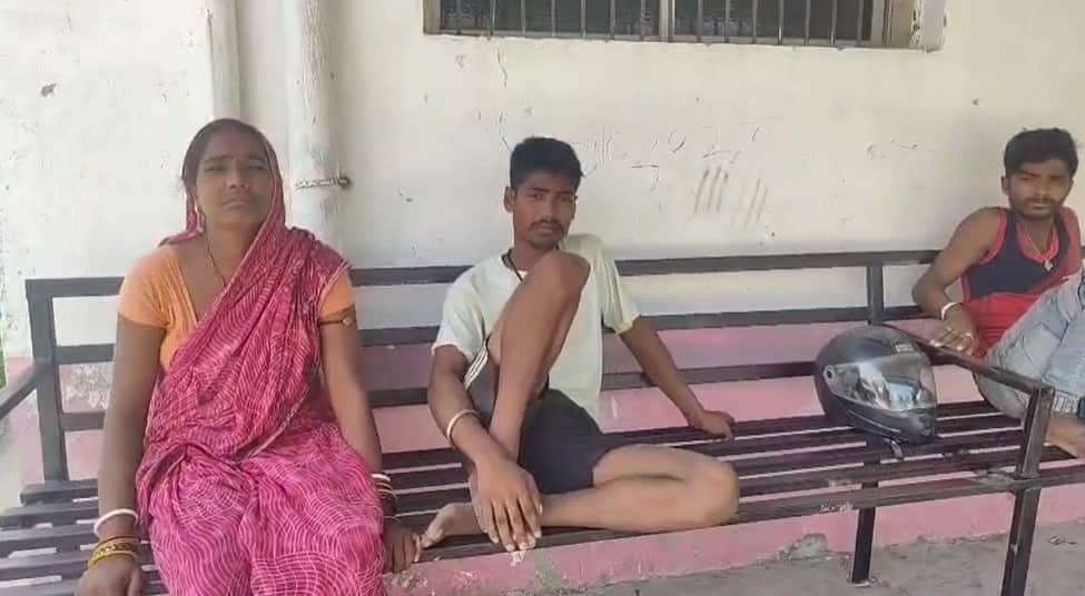 दुखी परिजन