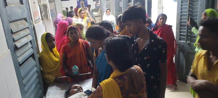 Bihar: पूर्णिया में सड़क हादसा, मैजिक की टक्कर से महिला की मौत; पति गंभीर रूप से घायल