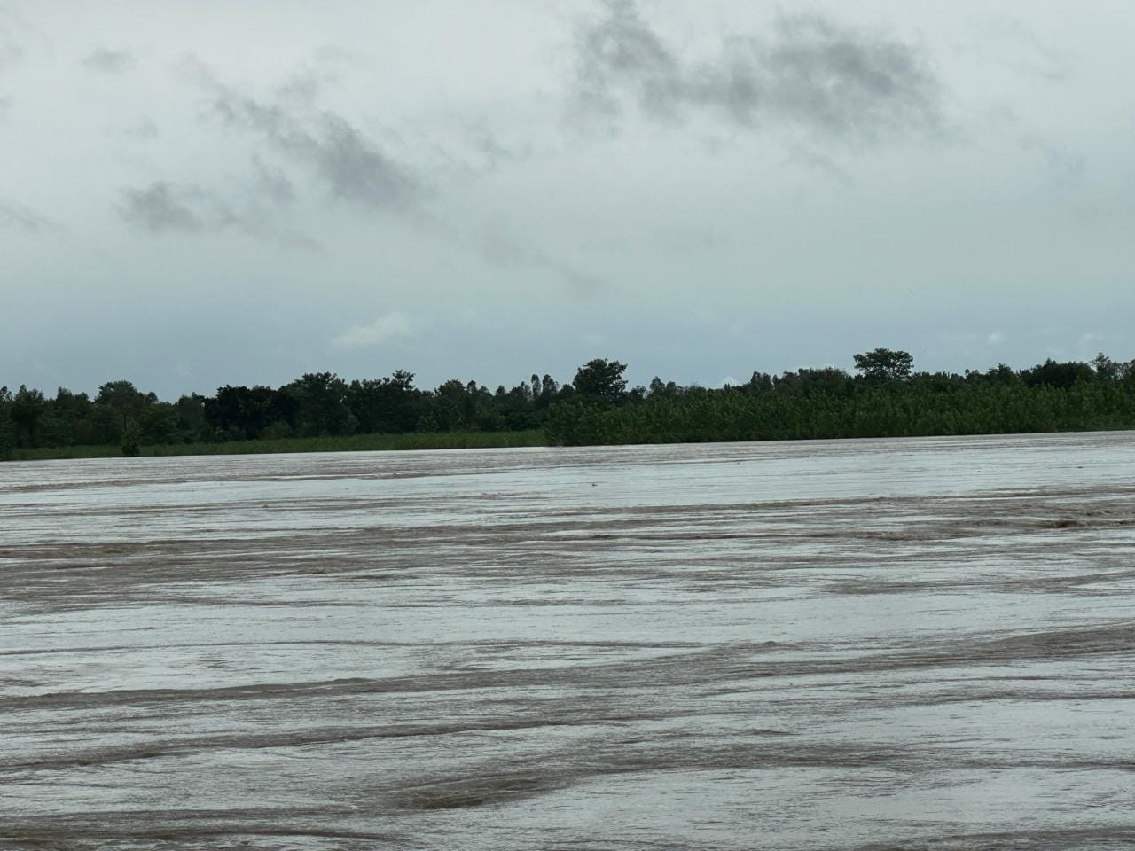 Flood water entered many localities of Pilibhit officers took shelter in hotels