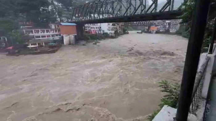 Uttarakhand Weather National Highway and many roads are blocked Uttarkashi Chamoli Syana Chatti update