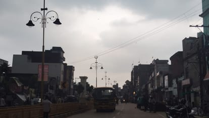 Heavy Rain with strong wind in Varanasi