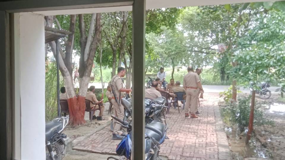 Alert declared in Barabanki after lathi charge on LLB students Akhilesh said government failure
