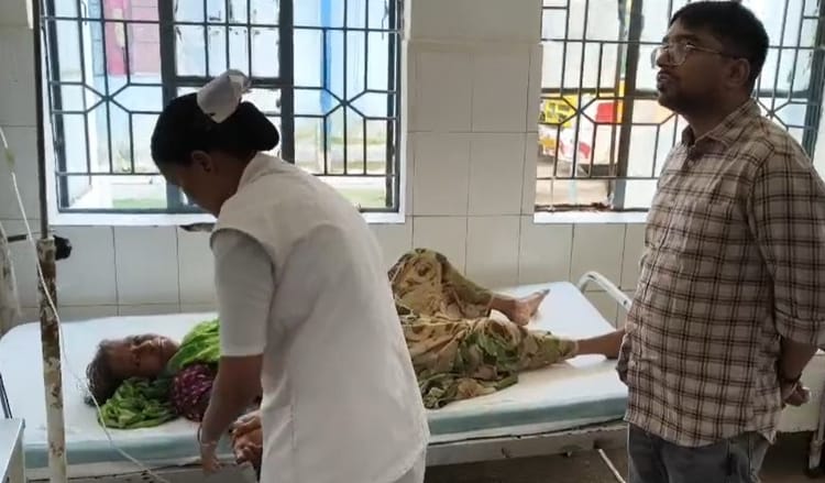 Bihar News: कैमूर में फूड प्वाइजनिंग से एक ही परिवार के पांच लोग बीमार, सभी को अस्पताल में कराया गया भर्ती