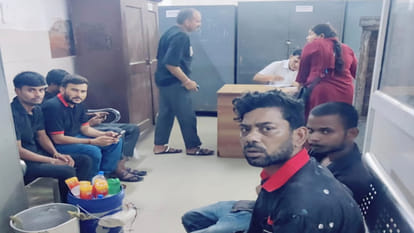 Kanpur: 14 illegal vendors caught at Central Station, fined Rs 10,150