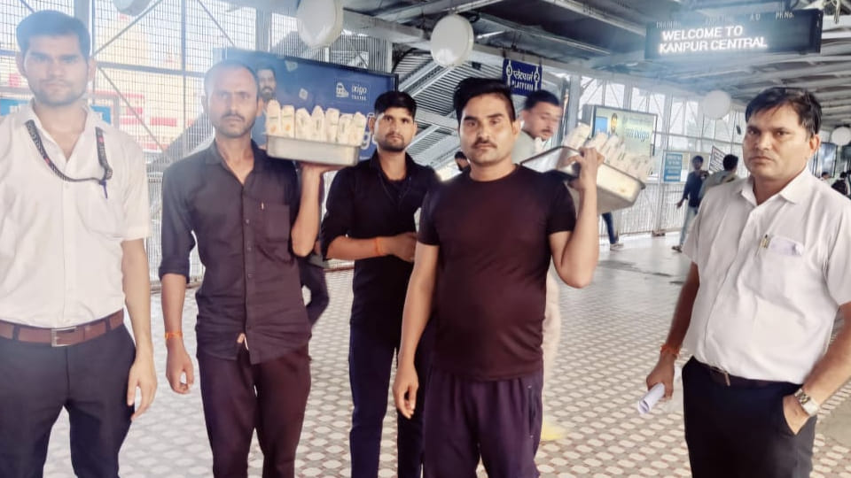 Kanpur: 14 illegal vendors caught at Central Station, fined Rs 10,150