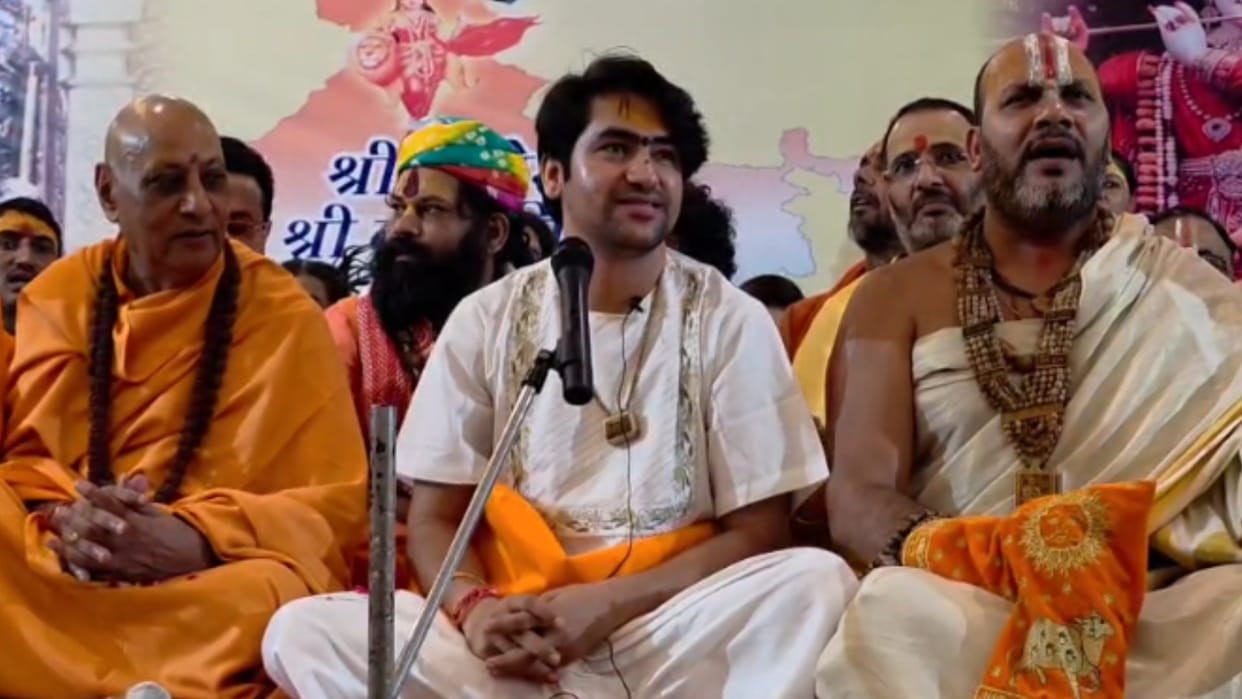 Baba Bageshwar Dhirendra Shastri will take out a padyatra from Vrindavan to Delhi