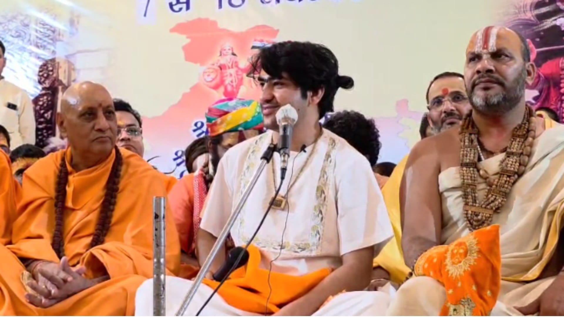 Baba Bageshwar Dhirendra Shastri will take out a padyatra from Vrindavan to Delhi
