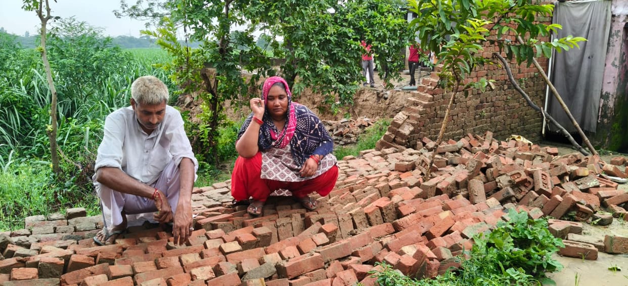 Heavy Rain in Baghpat: Walls of 5 Houses Collapse in Gauna Sahbanpur, Children Narrowly Escape