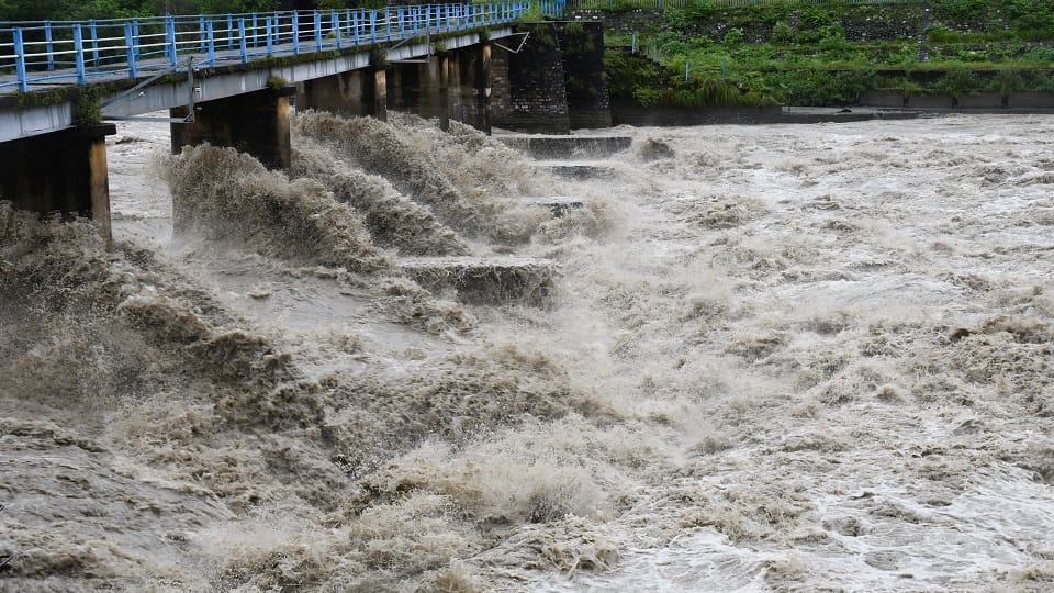 The inspector son jumped into the Gaula river Haldwani