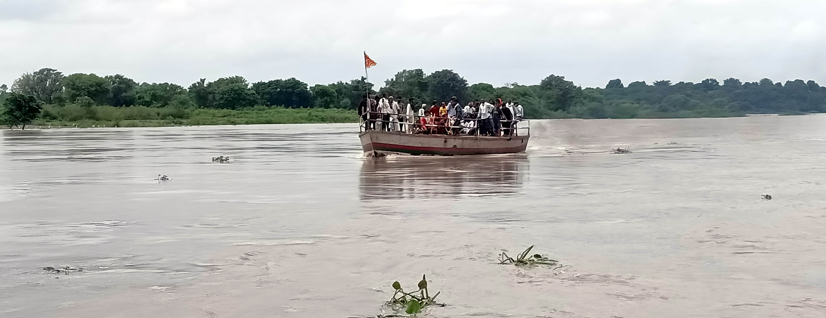 yamuna flood agra villages submerged temples damaged crops
