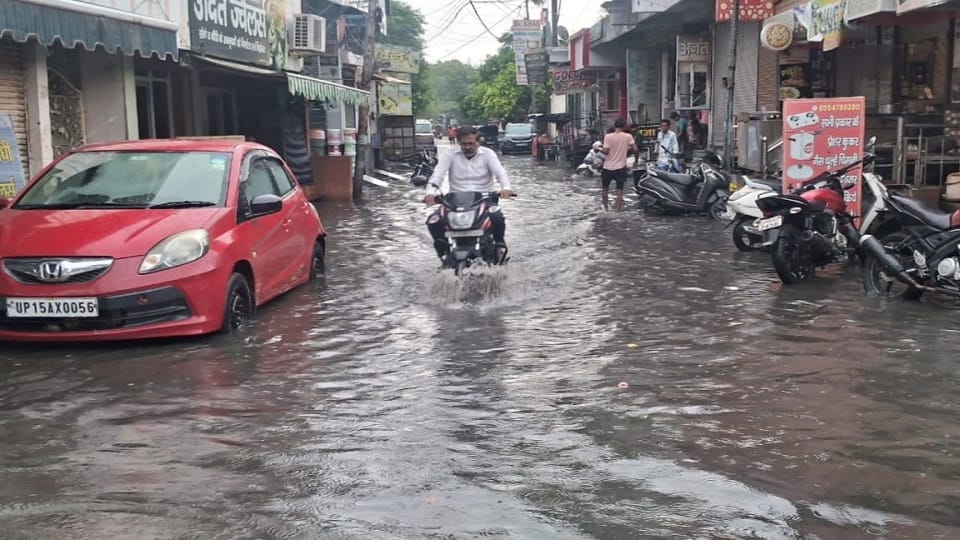 UP: Due to heavy rains, schools of Meerut, Shamli and Baghpat remained closed on Thursday also, order came