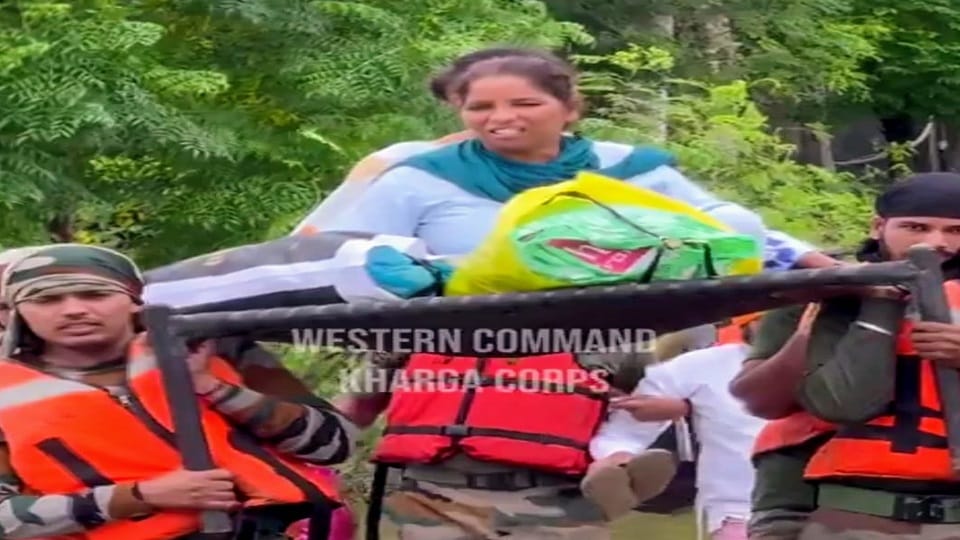 Soldiers rescued a family trapped in the flood