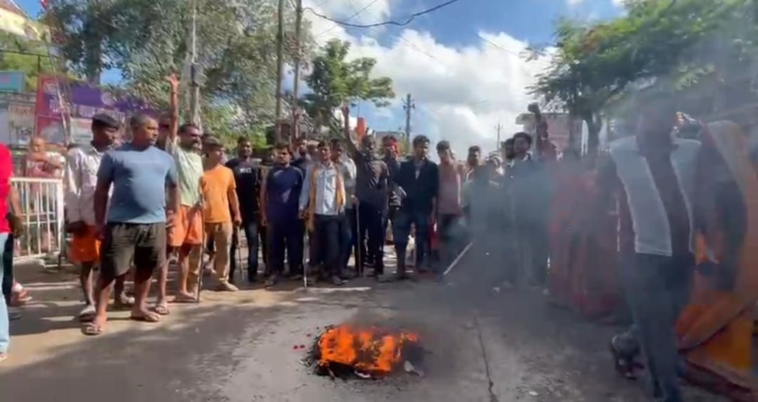 Bihar Crime News Disabled youth Munna Yadav shot dead in Dudhitola village Maharajganj police station area
