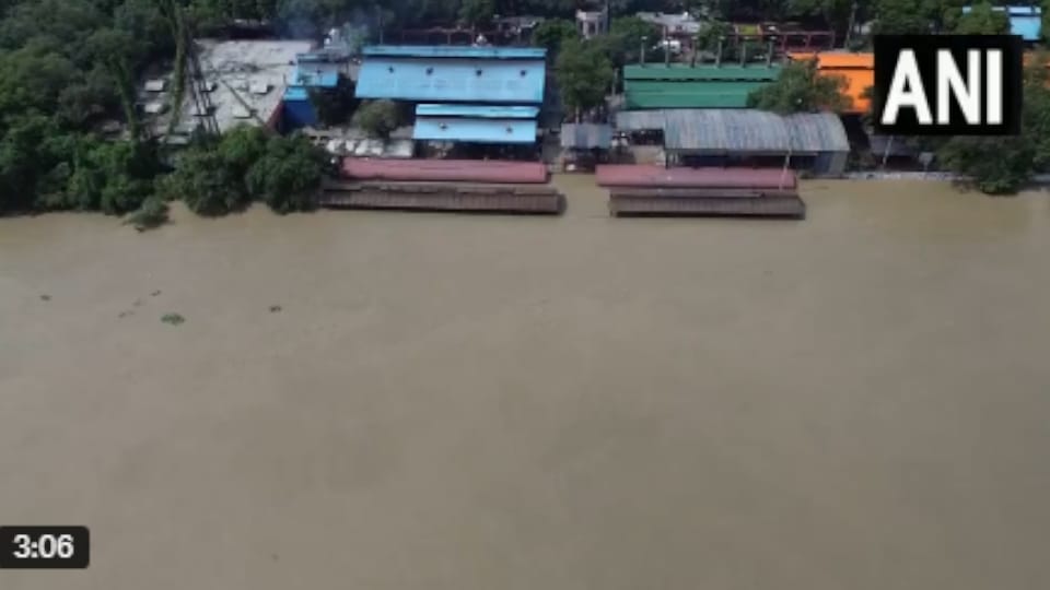 Delhi Issues Flood Alert As Yamuna Water Reaches Danger Level Enters Nigam Bodh Ghat and Old Usmanpur