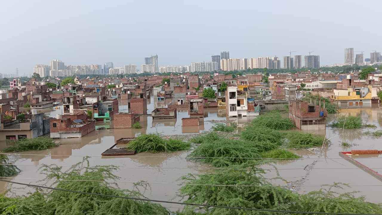 Villages and many colonies submerged due to rising water level of Yamuna in Faridabad photos