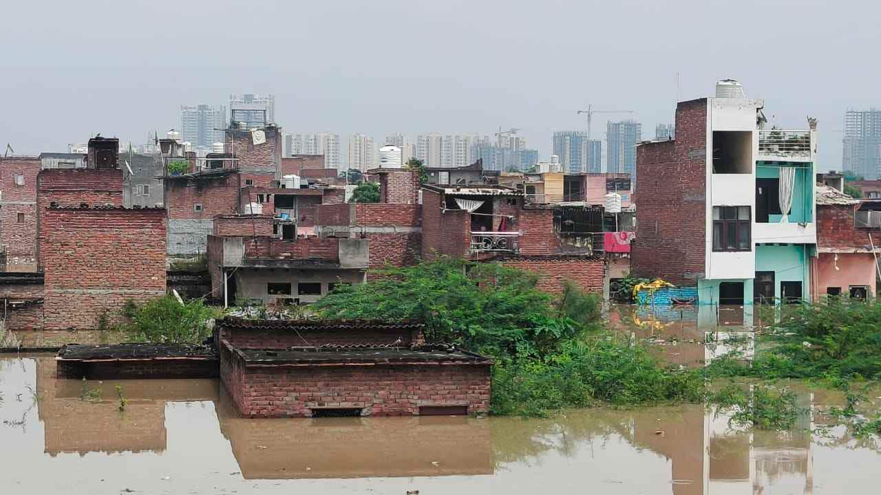 Villages and many colonies submerged due to rising water level of Yamuna in Faridabad photos