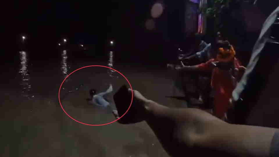 Haridwar News Youth Drown into ganga During Ganesh Visarjan team engaged in search