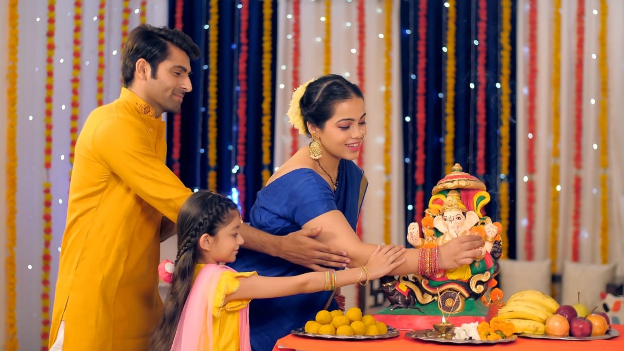 Ganesh Visarjan 2025 Date Offer Besan Ladoo to Bappa Know How to Make Besan Ke Ladoo