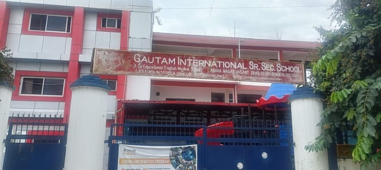 Dehradun: इंदिरा नगर में बड़ा हादसा, गौतम इंटरनेशनल स्कूल में लगी भीषण आग, बच्चे भी भीतर थे मौजूद