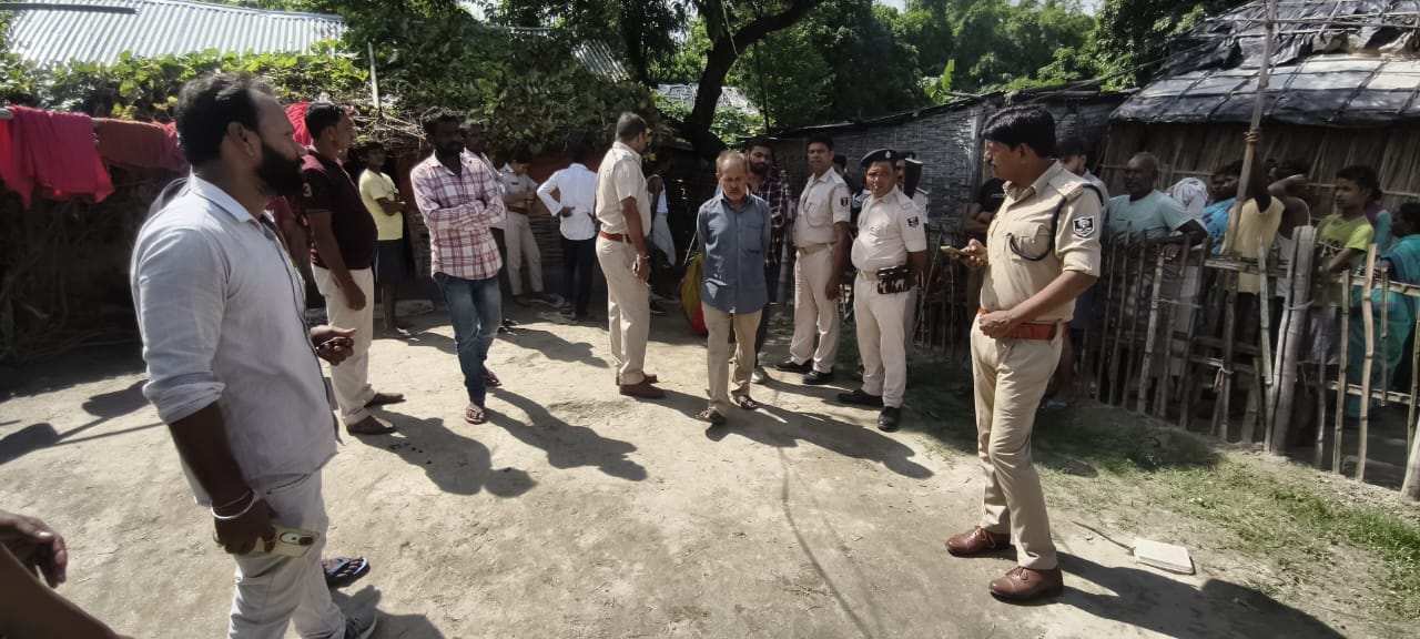घटनास्थल पर पहुंची पुलिस