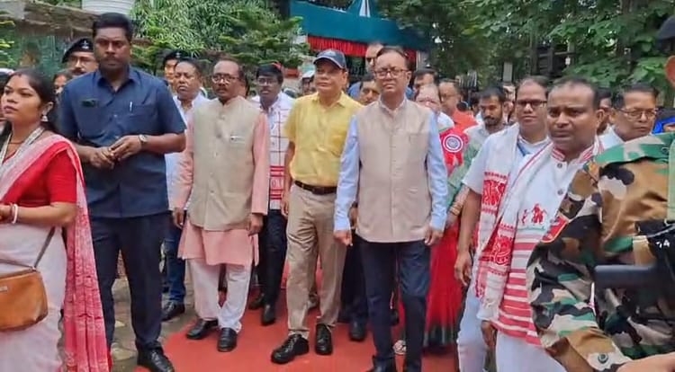 Jharkhand: रांची विश्वविद्यालय के जनजातीय भाषा विभाग में करमा उत्सव का आयोजन, मंत्री चमरा लिंडा हुए शामिल