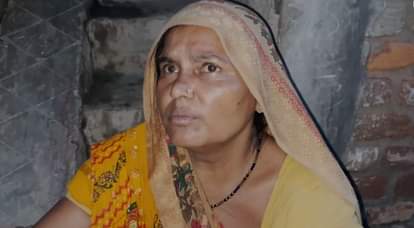 Madhubani News: मृतिका की सास मामले को लेकर जानकारी देती हुई।