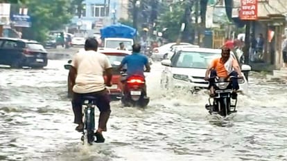 Meerut Rain Breaks 20-Year Record, Ganga Crosses Danger Mark in Hastinapur, Villagers Forced to Leave Homes