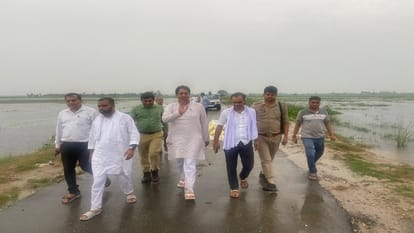 Meerut: Rain broke 20 year record, population entered Ganga, people left their homes due to lack of ration