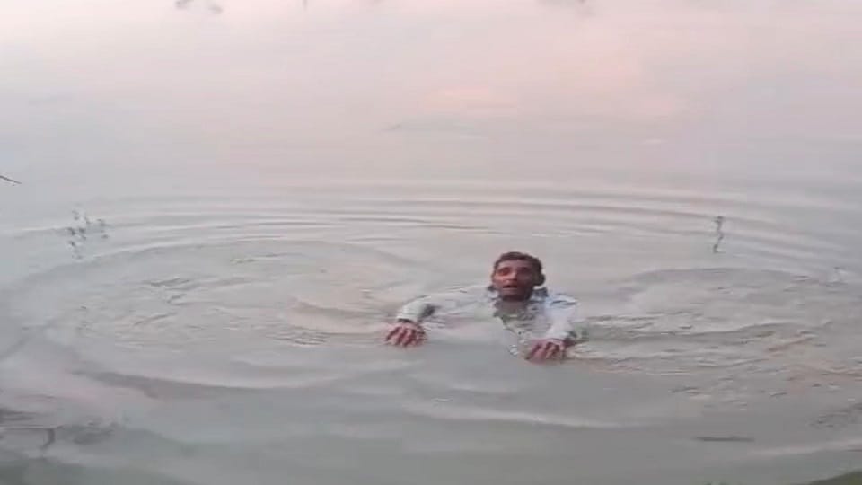 farmer drowned himself in Yamuna after his crop was destroyed